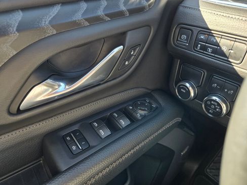 Used 2023 GMC Yukon Denali image 21