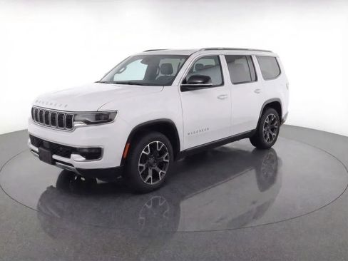 Used 2023 Jeep Wagoneer Series III w/ Preferred Equipment Group image 2