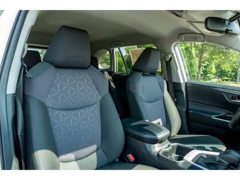Used 2025 Toyota RAV4 XLE AWD/4WD image 19