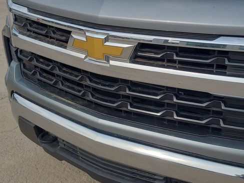 Used 2023 Chevrolet Silverado 1500 LT AWD/4WD image 31