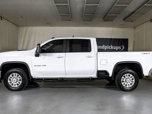 Used 2022 Chevrolet Silverado 2500 LT w/ Convenience Package image 11