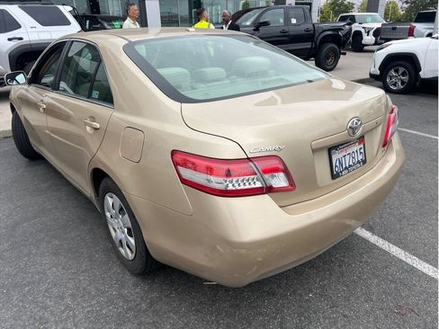 Used 2011 Toyota Camry LE FWD image 5