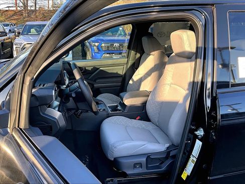New 2026 Toyota Tacoma SR5 AWD/4WD image 9
