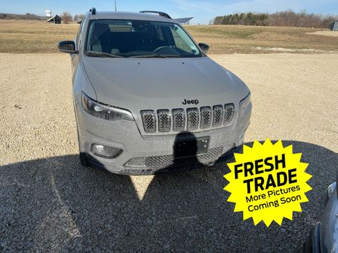 Used 2023 Jeep Cherokee Altitude Lux image 3
