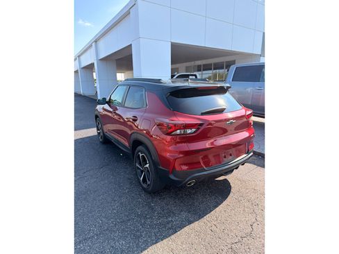 Used 2021 Chevrolet TrailBlazer RS w/ Sun and Liftgate Package FWD image 3