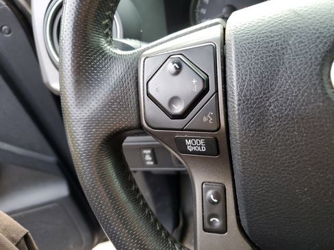 Used 2016 Toyota Tacoma TRD Sport image 13