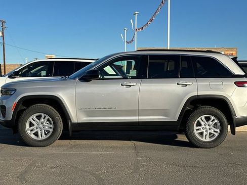 New 2025 Jeep Grand Cherokee Laredo w/ MOPAR Finishing Package RWD image 9