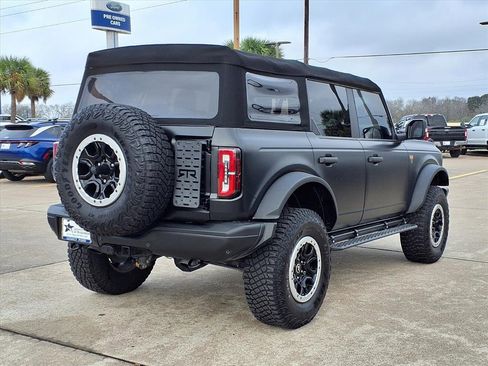 Used 2022 Ford Bronco Badlands image 2