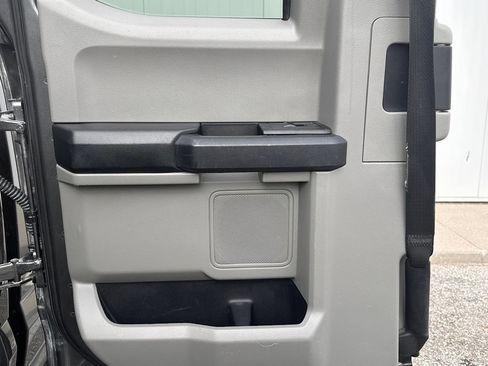Used 2017 Ford F150 XL w/ Equipment Group 101A Mid AWD/4WD image 18