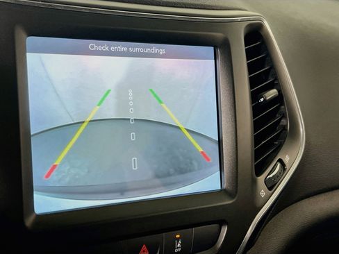 Used 2022 Jeep Cherokee Trailhawk w/ Trailer Tow Group image 13