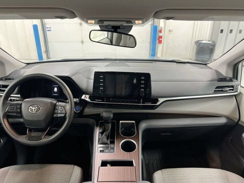 Used 2023 Toyota Sienna LE FWD image 10