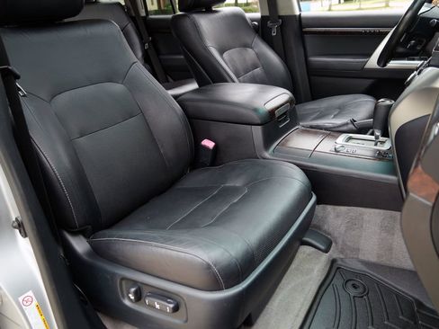 Used 2015 Toyota Land Cruiser AWD/4WD image 8