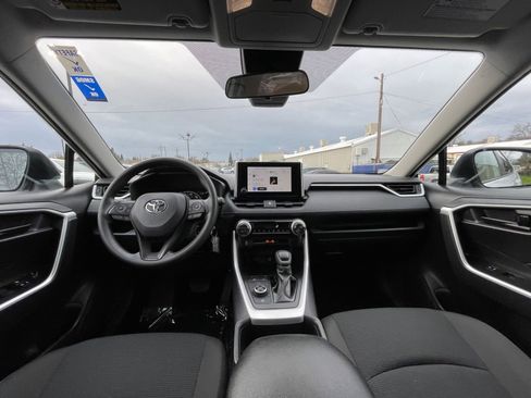 Used 2025 Toyota RAV4 LE image 32