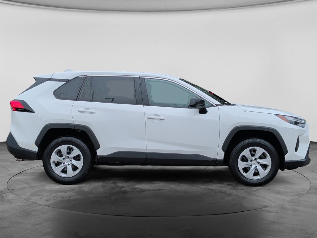 Used 2025 Toyota RAV4 LE AWD/4WD image 8