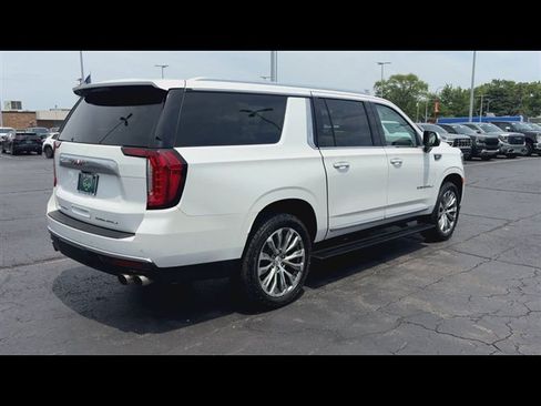 Certified 2021 GMC Yukon XL Denali w/ Denali Premium Package AWD/4WD image 8