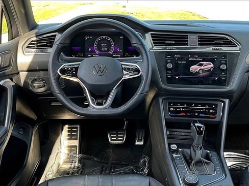 Used 2022 Volkswagen Tiguan SE R-Line image 17