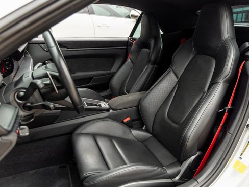 Certified 2022 Porsche 911 Carrera GTS image 5