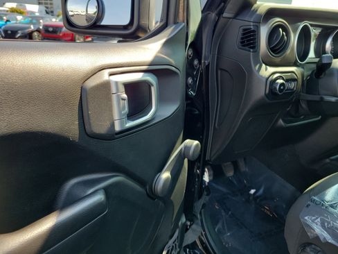 Used 2019 Jeep Wrangler Sport image 13