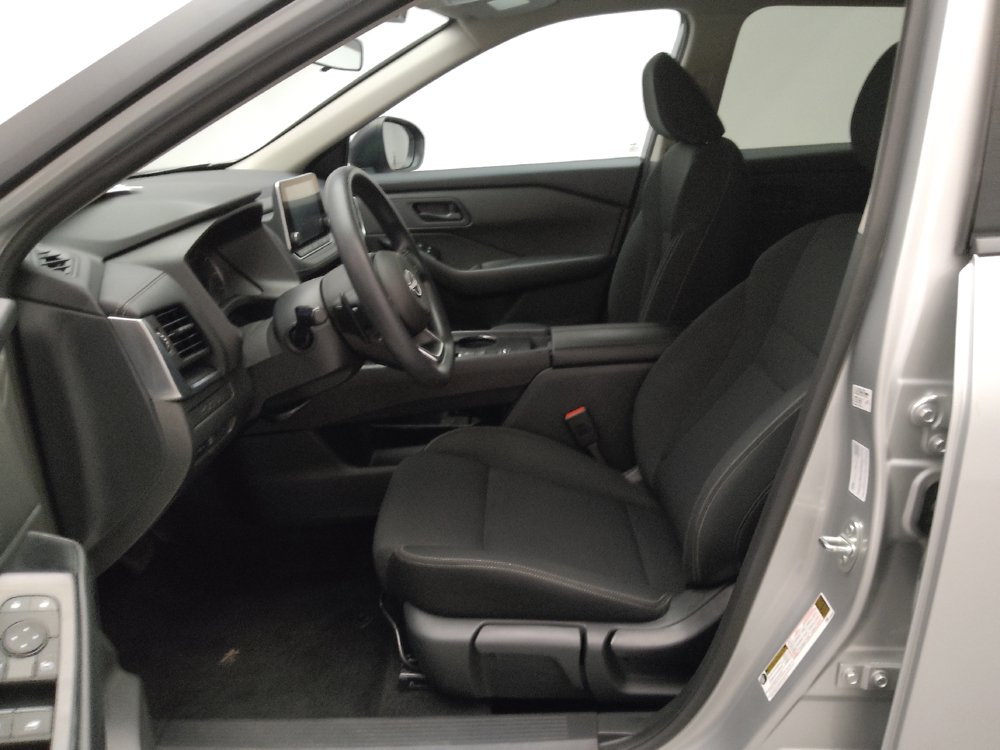 Used 2024 Nissan Rogue S FWD image 17