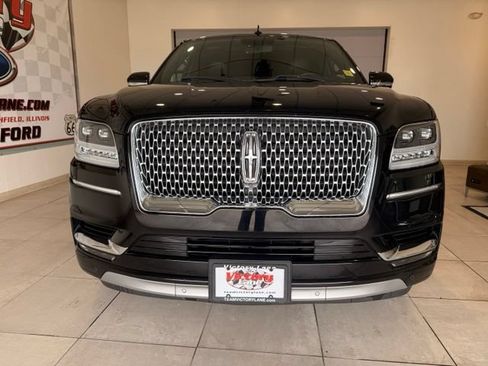Used 2019 Lincoln Navigator Select AWD/4WD image 2