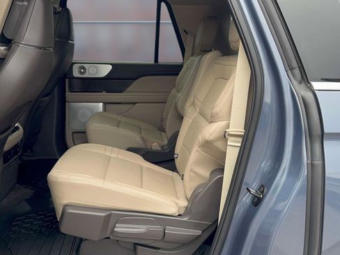 Used 2023 Lincoln Navigator L Reserve image 14