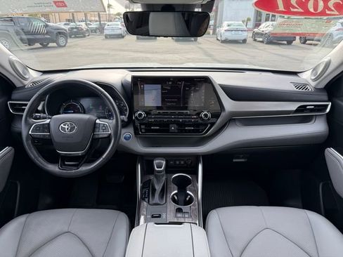Used 2021 Toyota Highlander Limited FWD image 18