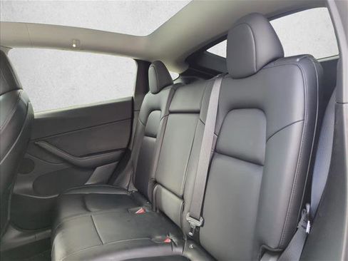 Used 2021 Tesla Model Y Long Range image 21