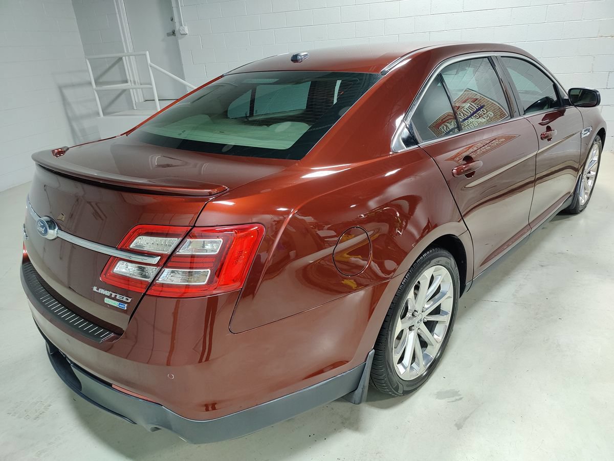 Used 2015 Ford Taurus Limited w/ Equipment Group 301A AWD/4WD image 6