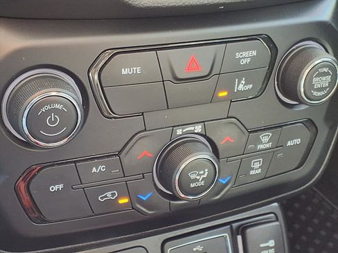 Used 2021 Jeep Renegade Trailhawk w/ Sun & Sound Group image 9