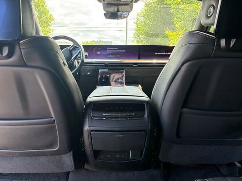 Used 2025 Cadillac Escalade ESV Sport Platinum w/ LPO, ONYX Package AWD/4WD image 20