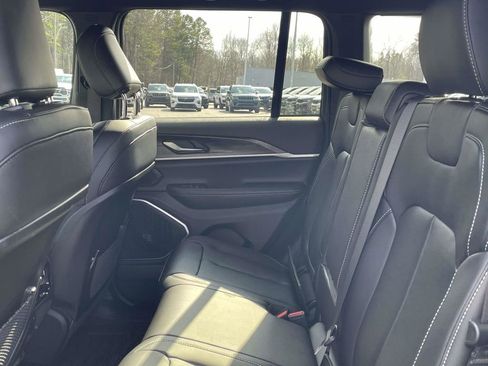New 2026 Jeep Grand Cherokee Limited w/ Limited Altitude Package AWD/4WD image 17
