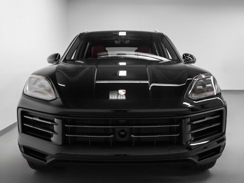 Certified 2026 Porsche Cayenne E-Hybrid AWD/4WD image 8