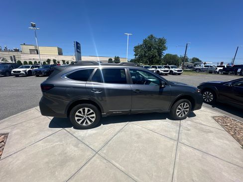 Certified 2022 Subaru Outback Premium AWD/4WD image 4