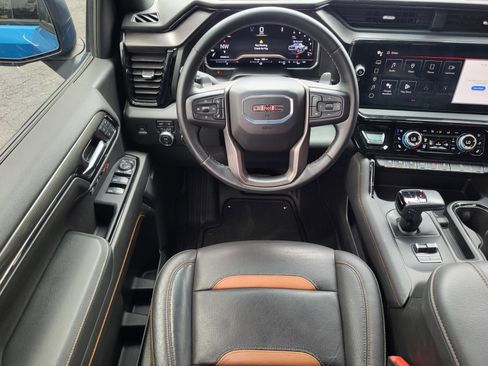 Used 2024 GMC Sierra 1500 AT4 w/ Technology Package AWD/4WD image 15