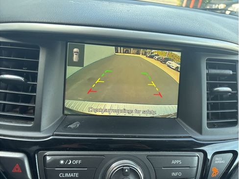 Used 2020 Nissan Pathfinder S image 17