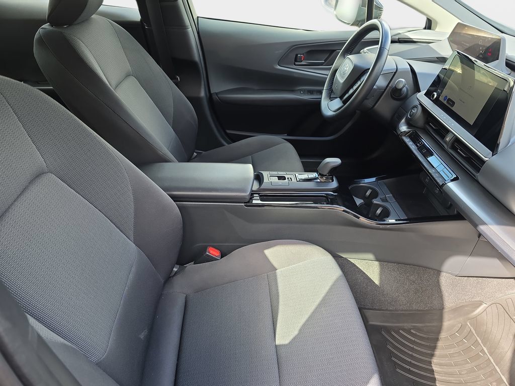 Used 2024 Toyota Prius LE AWD/4WD image 12