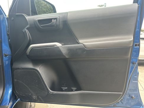 Used 2016 Toyota Tacoma SR5 RWD image 29