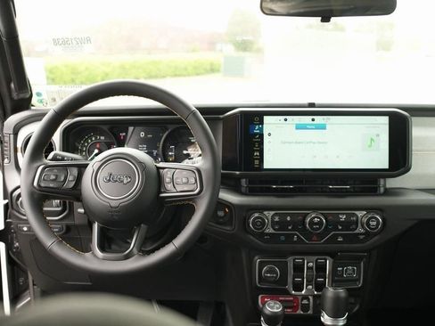 Used 2024 Jeep Wrangler Unlimited image 22