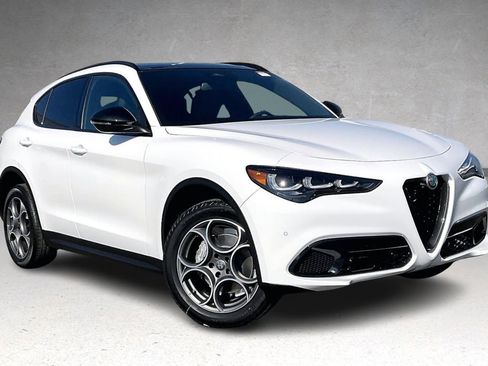 New 2025 Alfa Romeo Stelvio Sprint w/ Convenience Package image 2