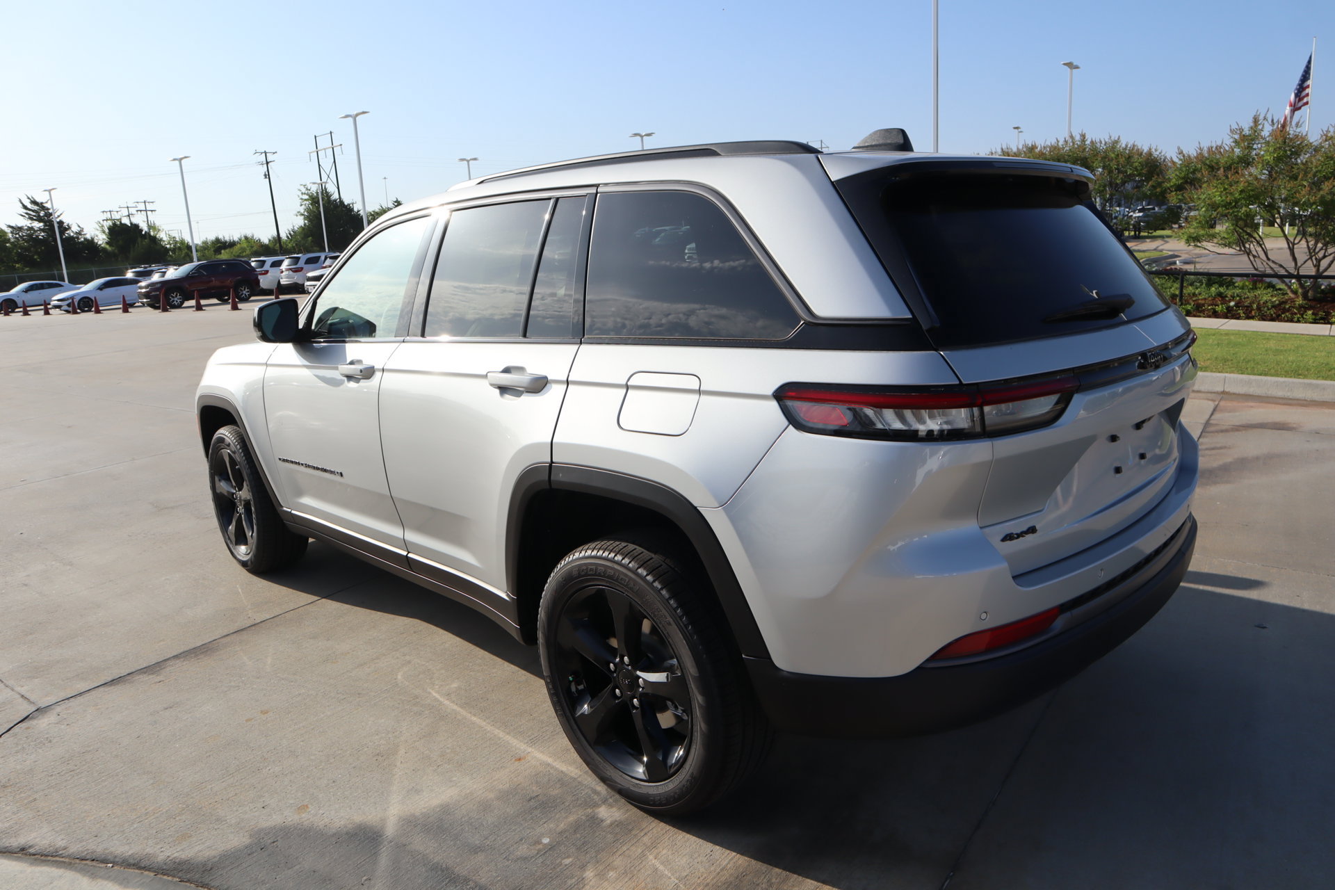 New 2026 Jeep Grand Cherokee Limited w/ Limited Altitude Package AWD/4WD image 24