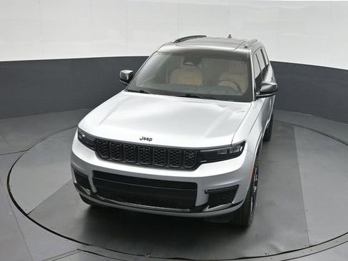 Used 2023 Jeep Grand Cherokee L Summit AWD/4WD image 39