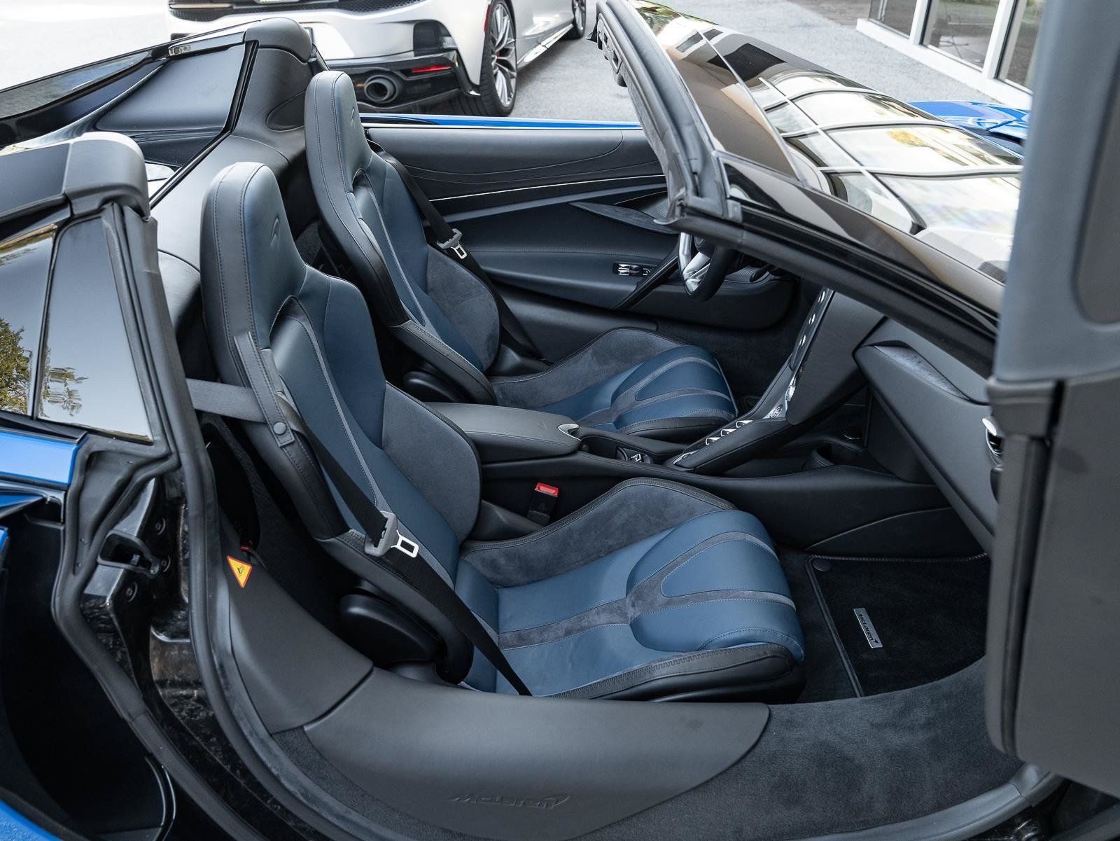 Used 2024 McLaren 750S Spider RWD image 4