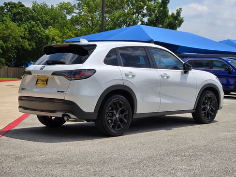 Used 2025 Honda HR-V Sport image 3