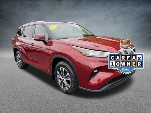 Used 2020 Toyota Highlander XLE image 2