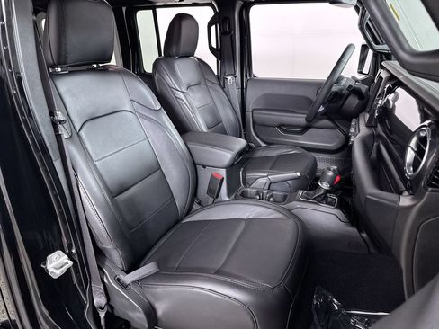 Used 2023 Jeep Wrangler Unlimited Sahara AWD/4WD image 24