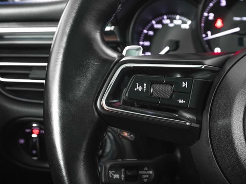 Used 2024 Porsche Macan image 20