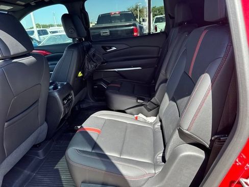 Used 2025 Chevrolet Traverse RS w/ LPO, Floor Liner Package FWD image 12