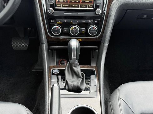 Used 2015 Volkswagen Passat 1.8T SEL Premium image 12