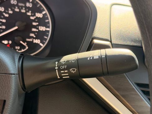 Used 2025 Nissan Altima 2.5 SV image 16