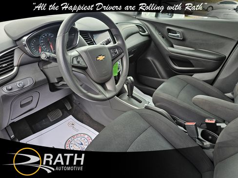 Used 2022 Chevrolet Trax LS w/ Fleet Convenience Package image 10